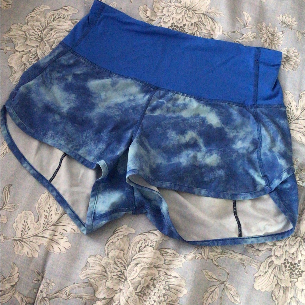 Size 6 lululemon shorts